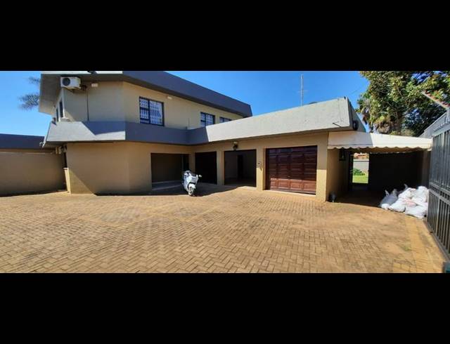 5 BEDROOM HOUSE FOR SALE IN HELIKONPARK